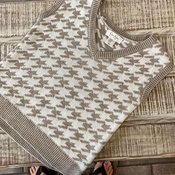 Jessica Simpson Women's V-Neck sweater Vest - Picture 1 of 8